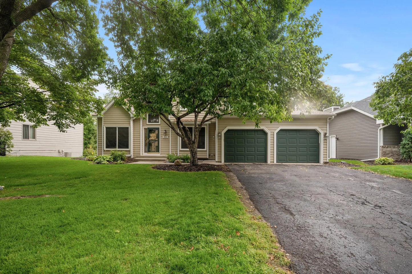 9114 Loch Lomond Boulevard, Brooklyn Park, MN 55443