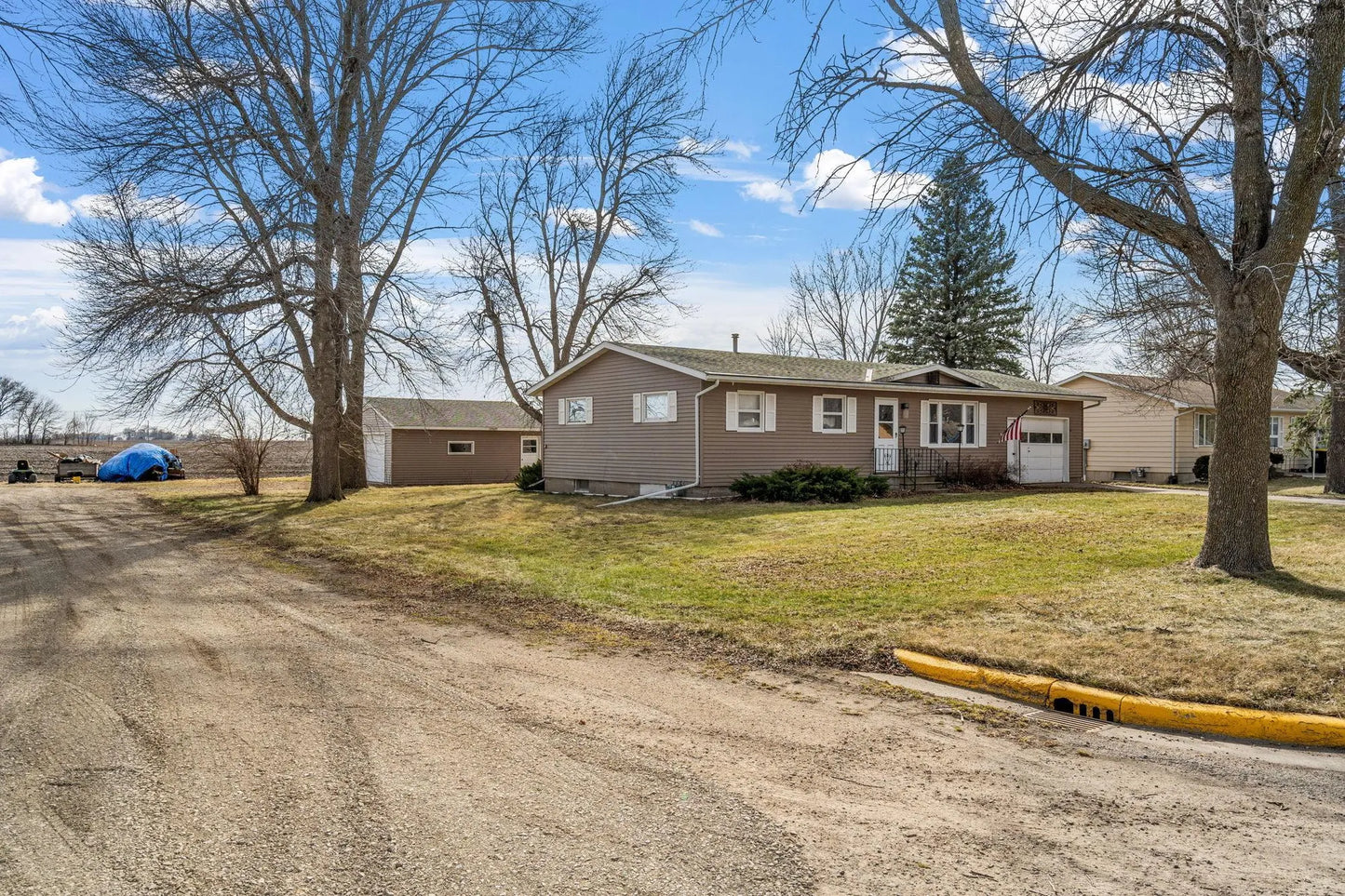 90 10th Street, Wells, MN 56097