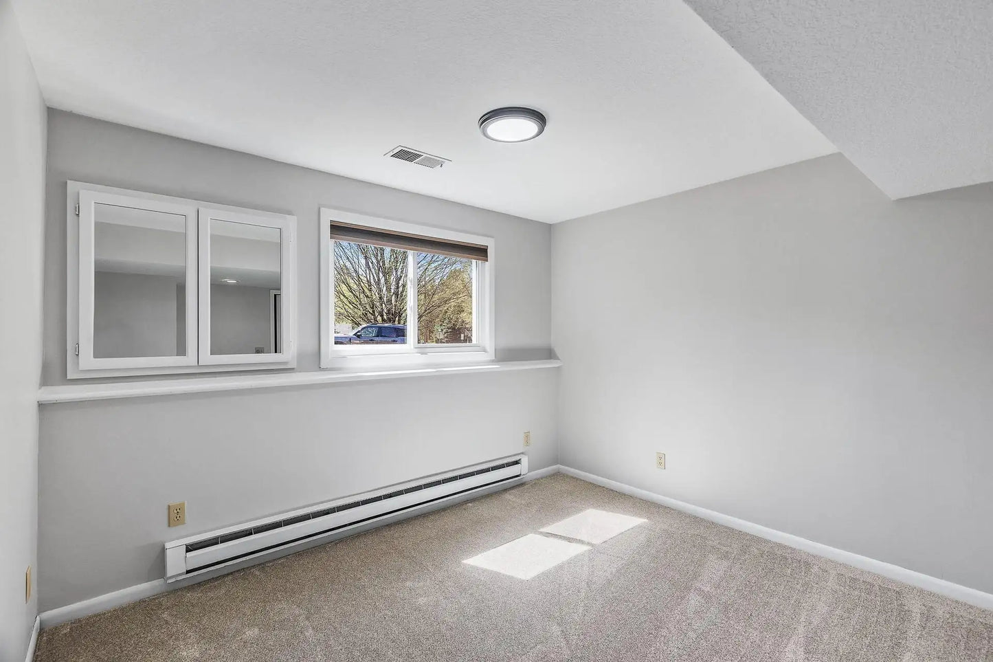 255 Hallam Curve, Mahtomedi, MN 55115
