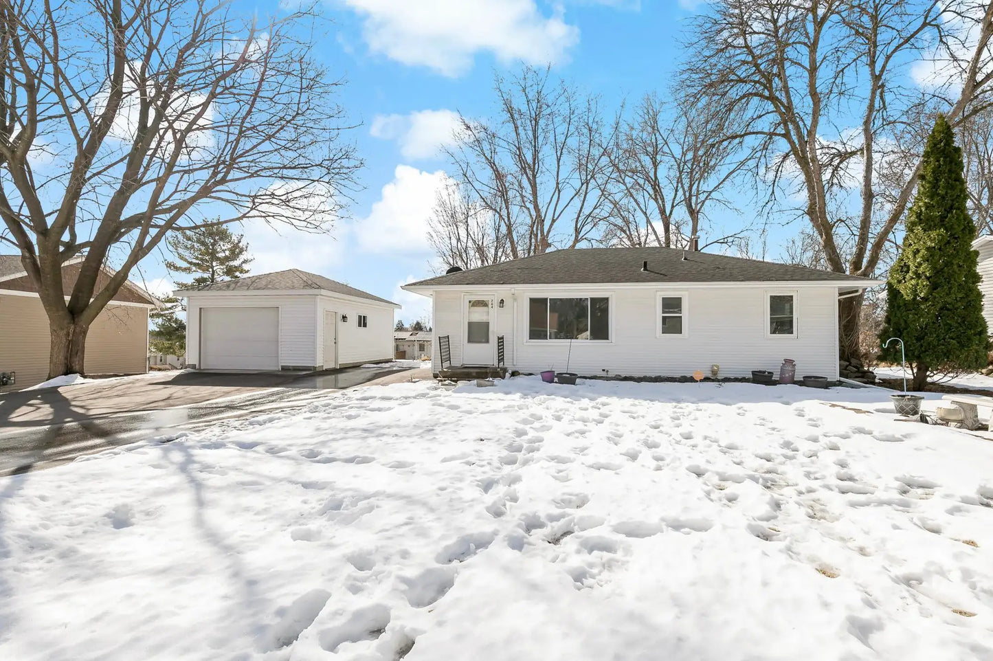 264 Pinewood Drive, Apple Valley, MN 55124