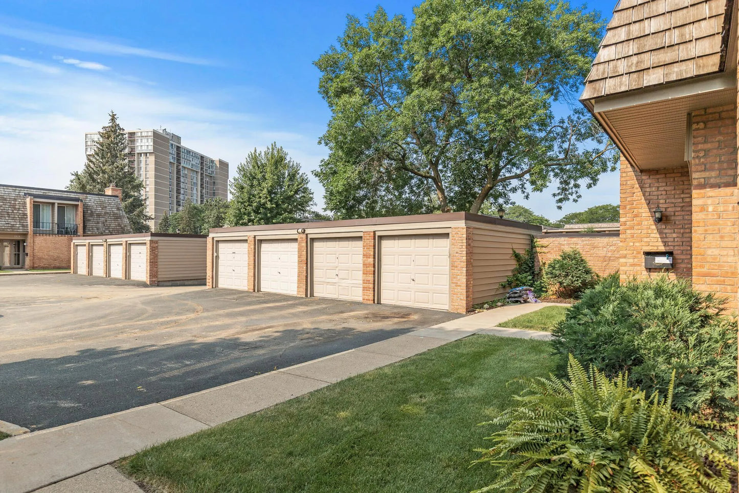 6359 Barrie Road, Edina, MN 55435