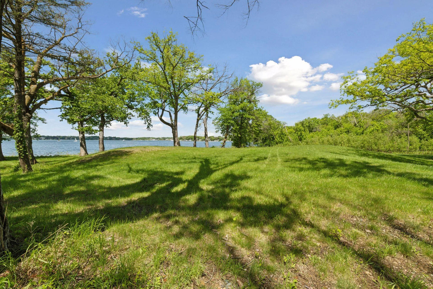 535 Bushaway Road, Wayzata, MN 55391