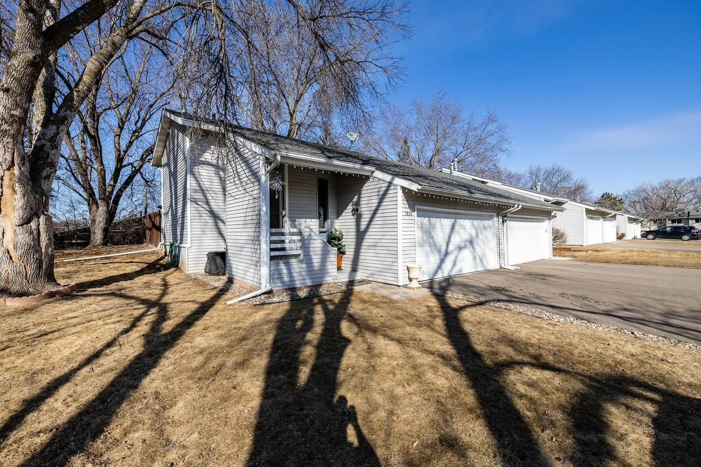 7820 Dunmore Road, Woodbury, MN 55125