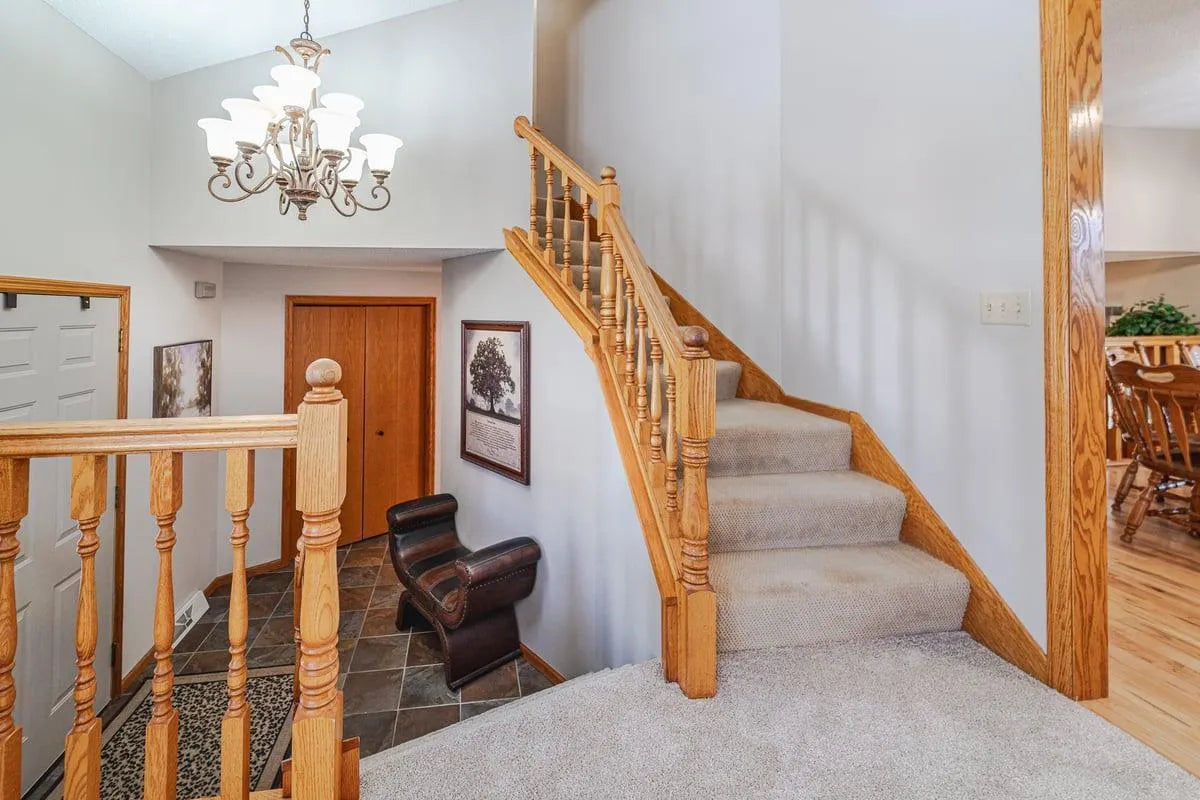 2710 Jade Circle, Shakopee, MN 55379