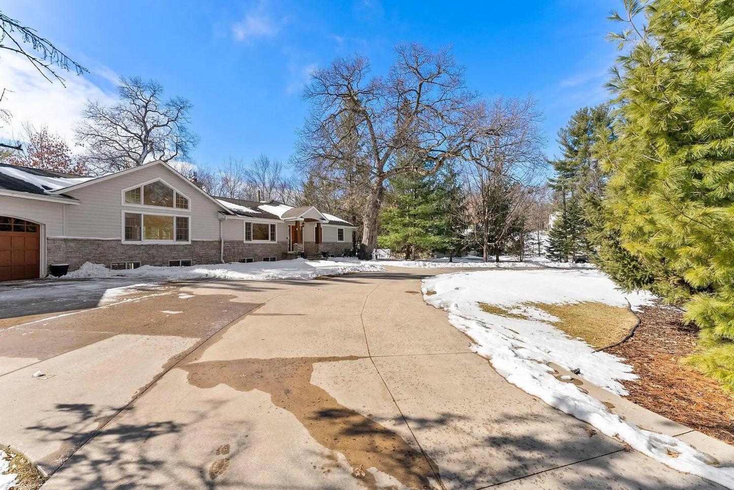 13907 Spring Lake Road, Minnetonka, MN 55345