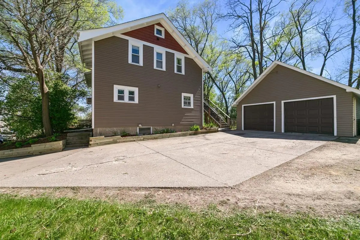 2416 Brenner Court, Roseville, MN 55113