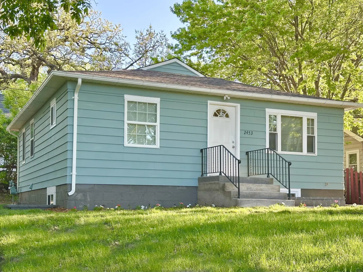 2453 Larpenteur Avenue, Lauderdale, MN 55113