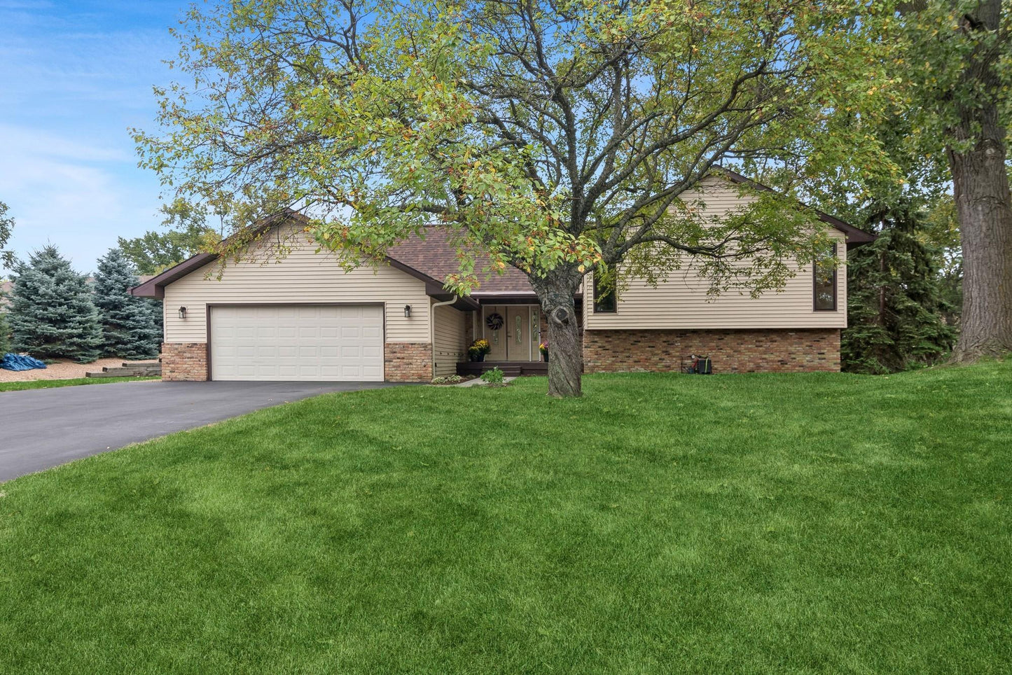 1705 Victoria Lane, Burnsville, MN 55337