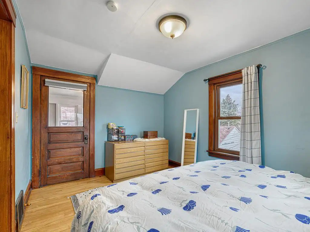 1183 Thomas Avenue, Saint Paul, MN 55104