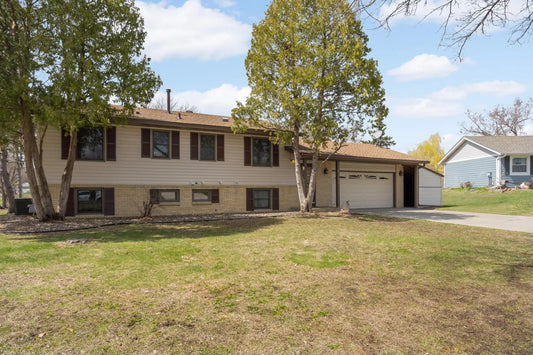 8100 Ivywood Avenue, Cottage Grove, MN 55016