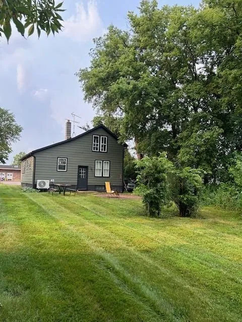 437 8th Street, Windom, MN 56101