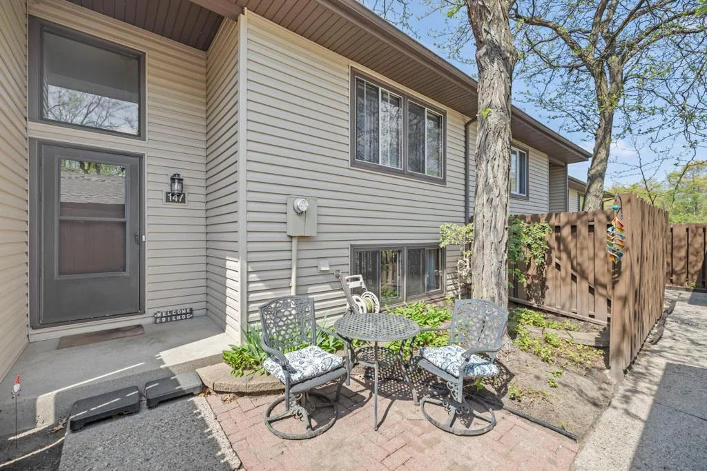 147 River Woods Lane, Burnsville, MN 55337