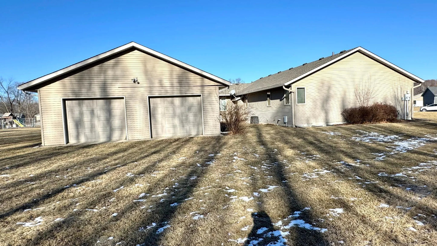 277 Maple Ridge Drive, Henderson, MN 56044